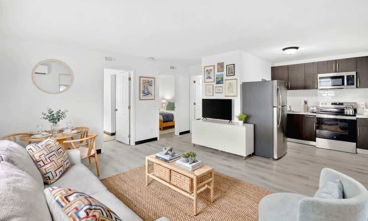 Poinciana Park Apartment | Inviting 2BR Near Beach, Airport & Las Olas