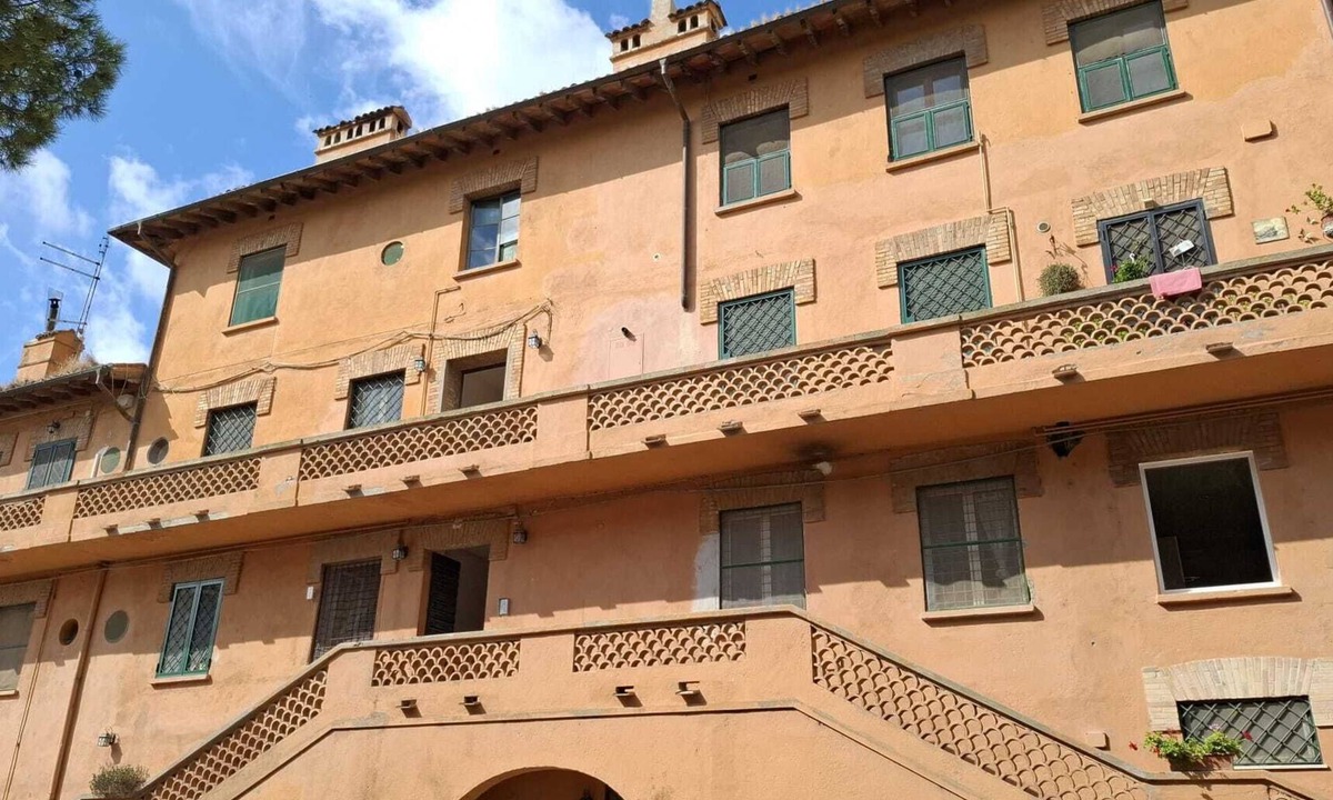 Tragliatella Apartment | Cozy apartment in a 1930s farmhouse in the countryside, near the sea