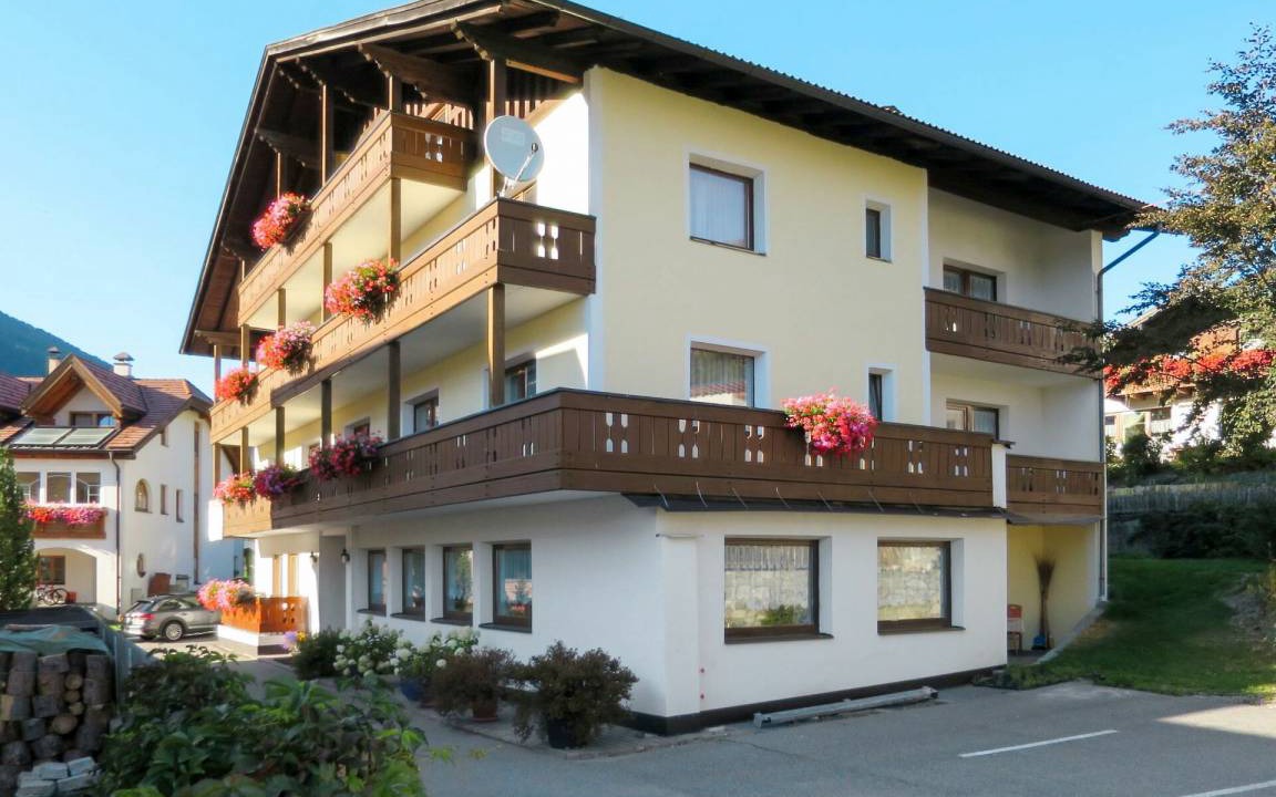 St. Valentin auf der Haide Apartment | 400 m² Apartment ∙ 16 bedrooms ∙ 32 guests