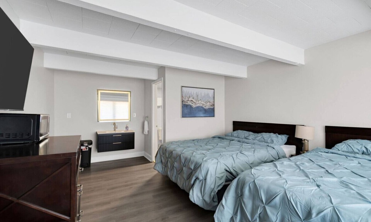 Seaside Heights Bed & Breakfast | Jersey Shore Stay | 2 Beds, Free Parking, Pool