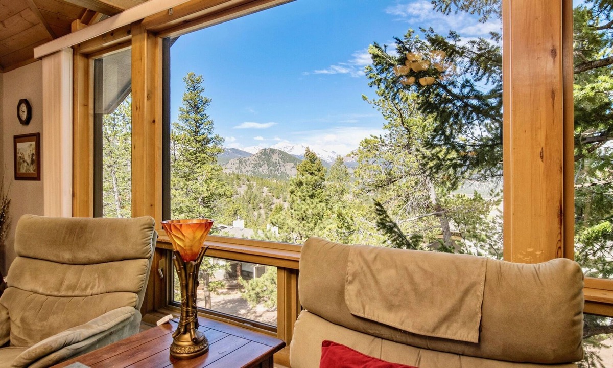 Windcliff Estates House | Jordan Vacation At Windcliff 3 Bedroom Home by RedAwning