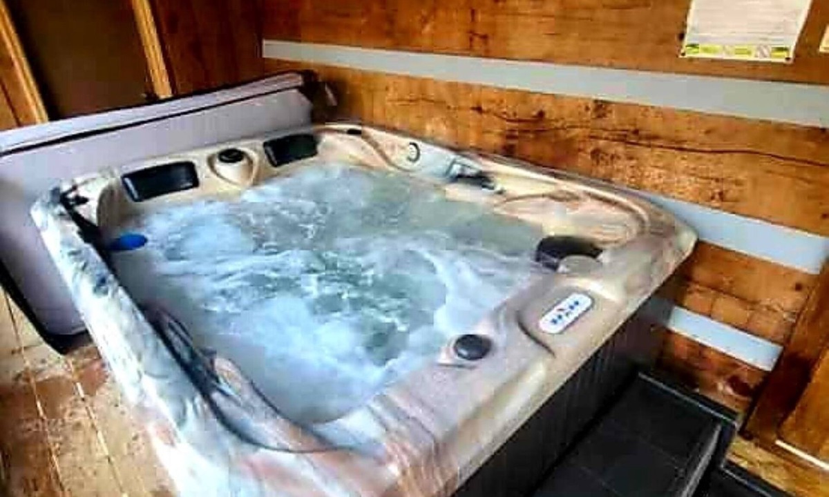 Sevierville Cabin | JOYFUL MEMORY ~ HOT TUB ~ ONLY 6 MILES FROM THE MAIN STRIP