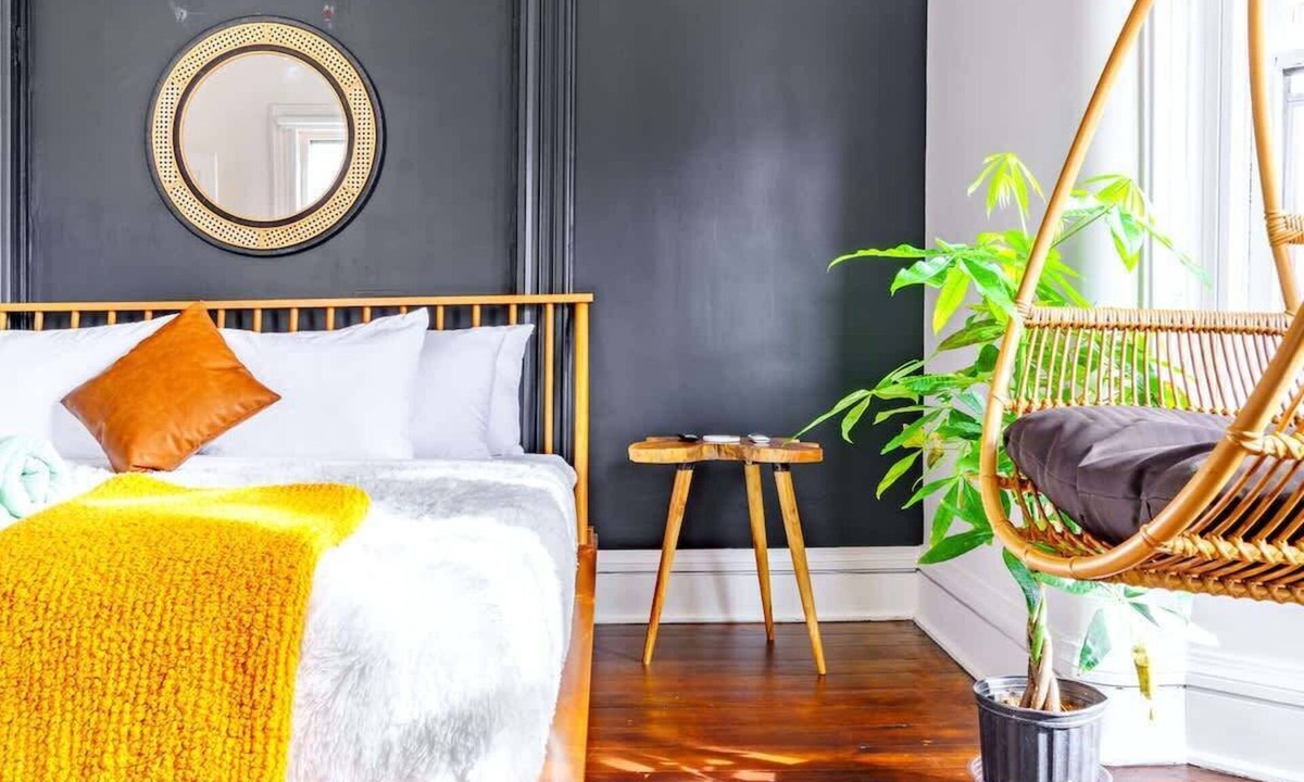 Chillicothe Apartment | Jungle House Luxury Stays - Downtown Chillicothe
