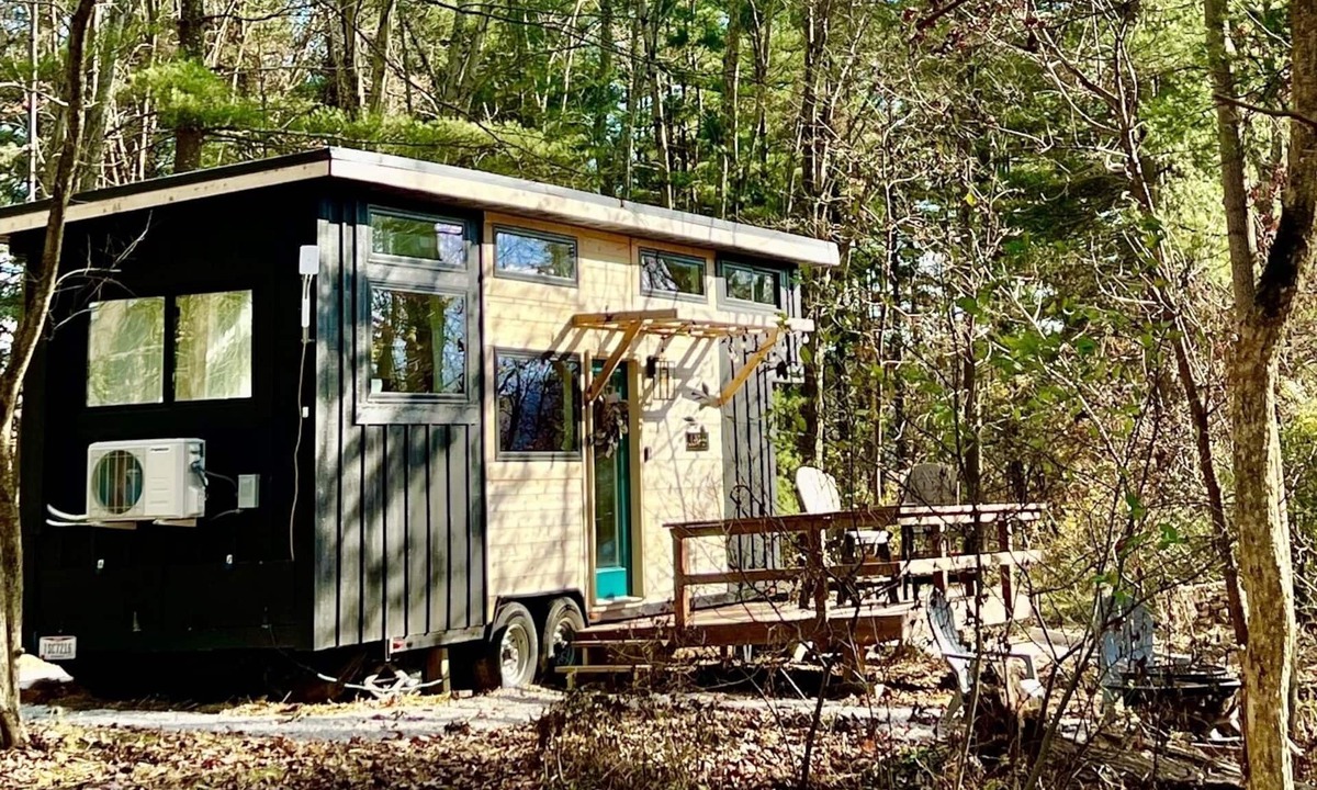 Logan House | Juniper Tiny House by The Lake