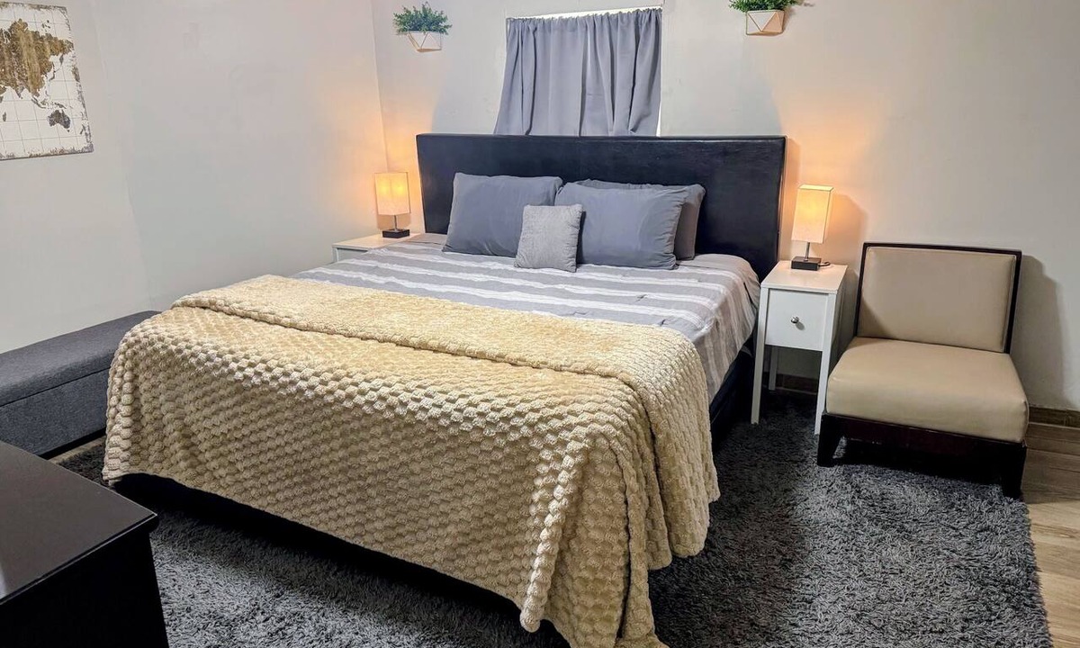 West Ridge Apartment | King Bed & In-Unit Laundry!