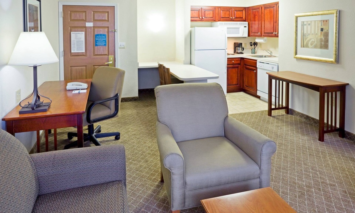 Cranbury Condo | King Suite. Free Breakfast Buffet. Only 20 Minutes from Princeton.