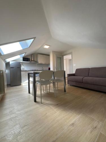 Madonna dell'Olmo Apartment | La casa i due cedri