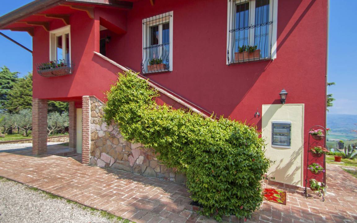 Cantalupo Apartment | La Letizia with 4 bedrooms and 3 bathrooms