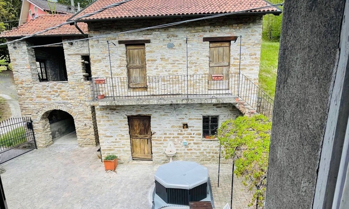 Orbregno House | La Pergola Stone House in Orbregno