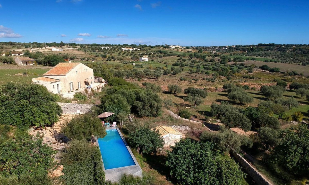 Scicli Villa | La Picca Estate - Six Bedroom Villa, Sleeps 12