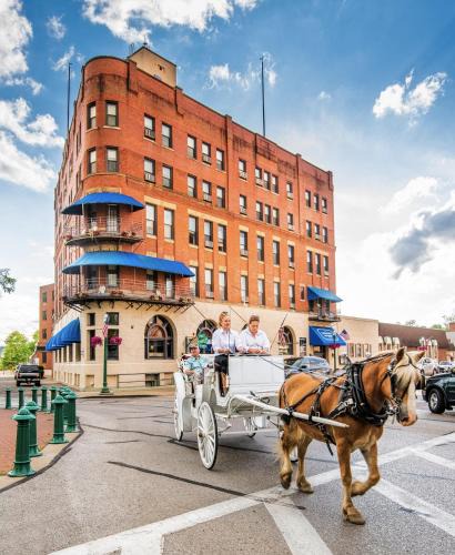Marietta Hotel | Lafayette Hotel Marietta