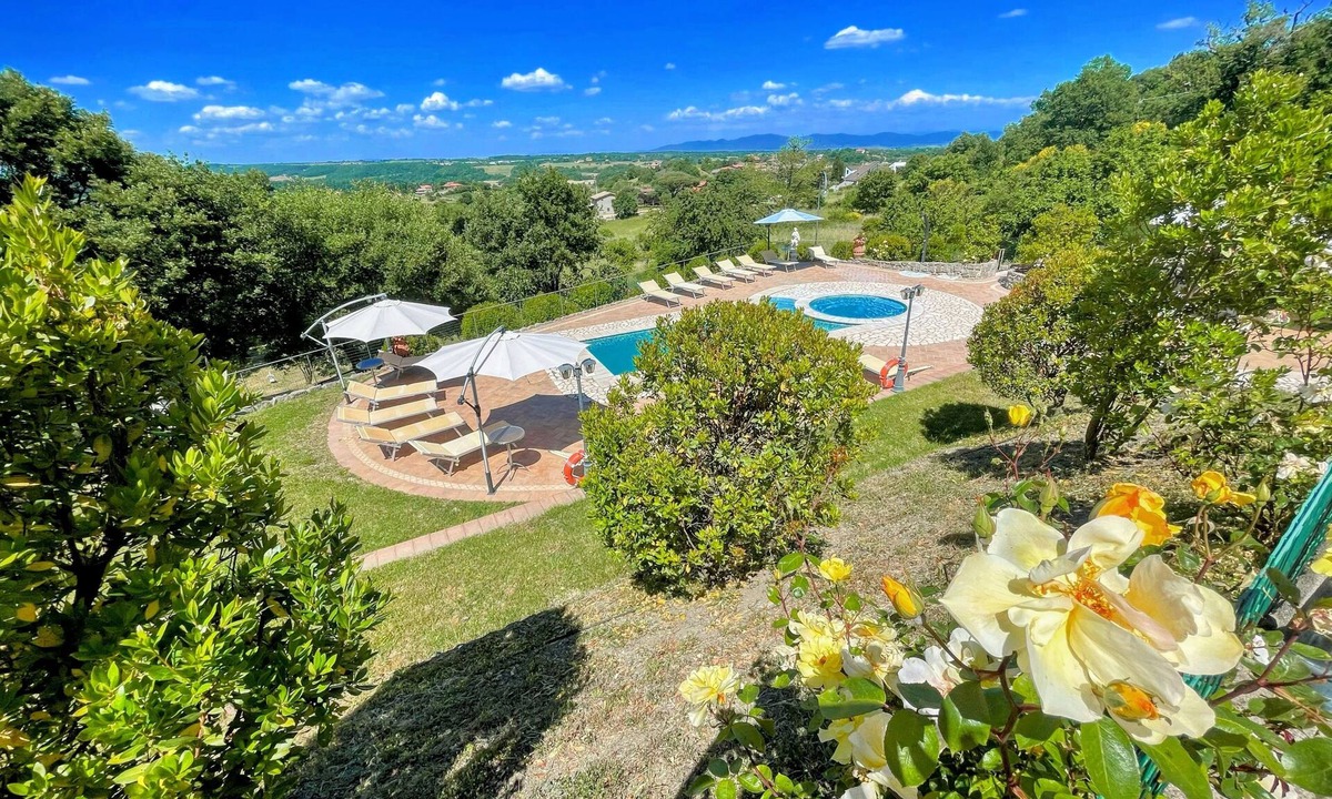 Montefiascone Villa | LAKE VIEW-BOLSENA. EXCEPTIONAL VILLA. POOL/JACUZZI. SLPS 24. EXCLUSIVELY YOURS!