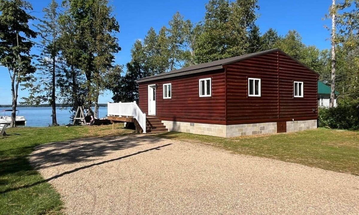 Pelican Lake House | Lakefront Cottage on Pelican Lake