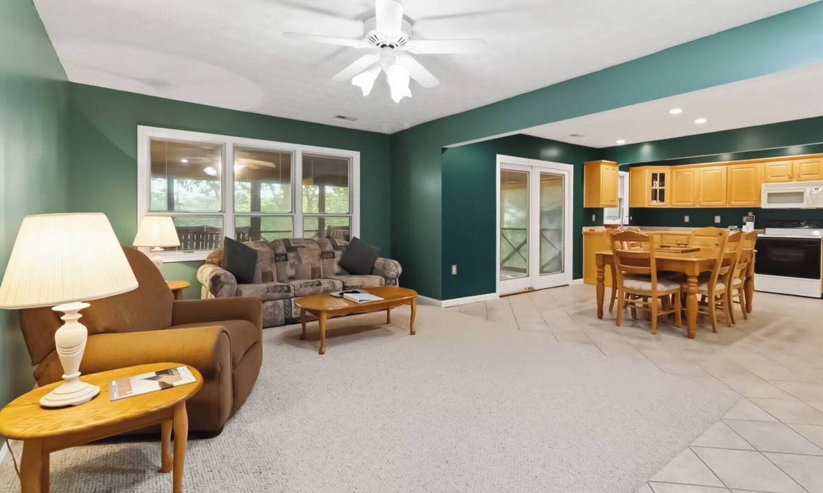 Bronston Condo | Lakeview Treehouse- Lake and Golf Retreat