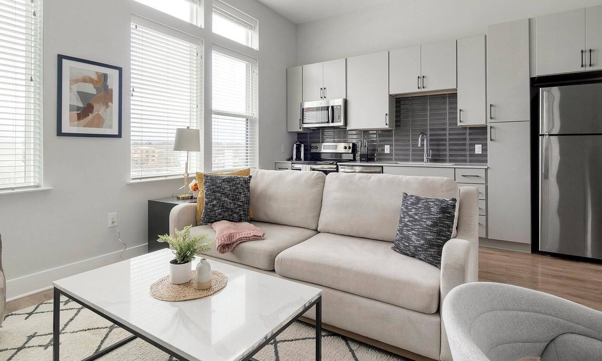 Downtown Apartment | Landing | Beautiful Studio, Gym, Pool