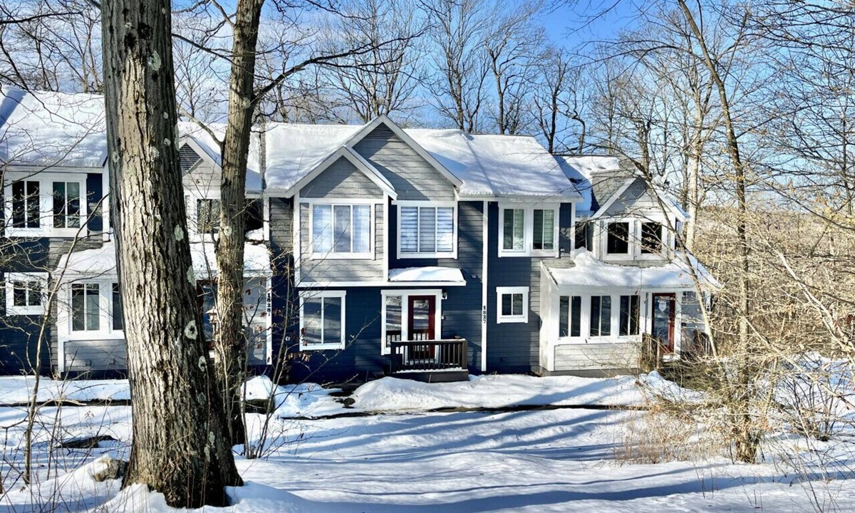Jefferson Township Apartment | ❄️ Laurel Nook | Walk or Shuttle to Skiing | Family Friendly w/Mountain View