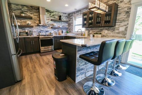 Princeton House | Lavish Spacious Home Near Town Game Room 4BR
