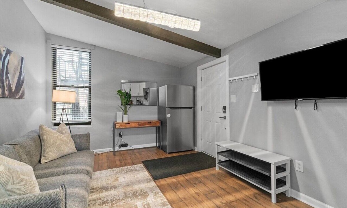 Lawrenceville Apartment | Lawrenceville/Central @3 Large and Spacious 1BD with Free Street Parking