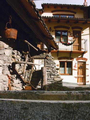 Montjovet House | Le Village
