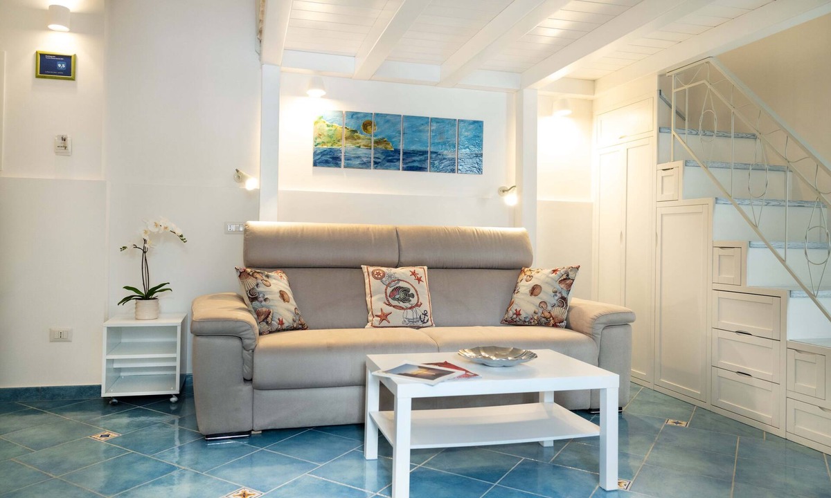 Maiori House | LEVANTE - AMAZING TERRACE/SEA VIEW - APARTMENT UP TO 7 GUESTS IN THE CENTER