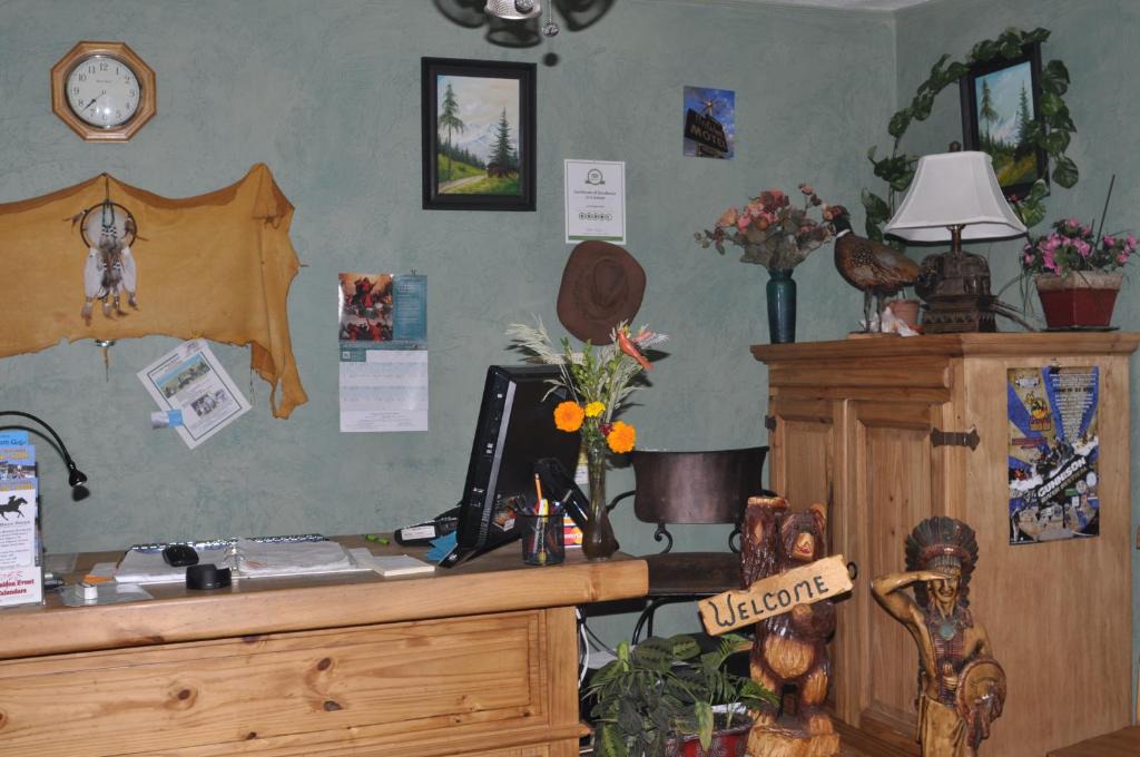 Gunnison Hotel | Long Holiday Motel