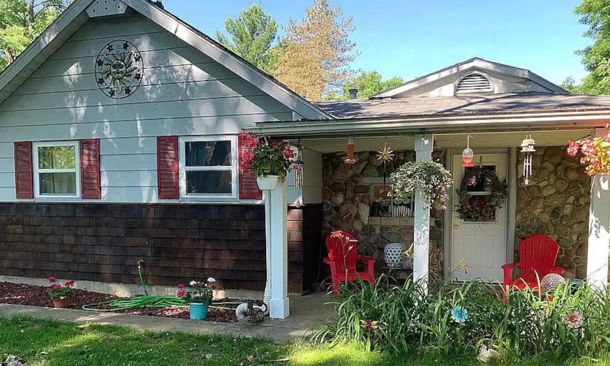 Flint House | Looking for cozy and convenient? Check out Odin's Place!