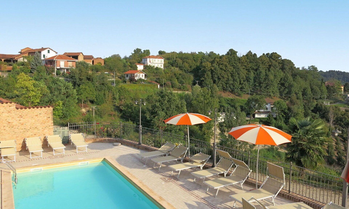 Cossombrato Apartment | Lovely apartment for 3 people with WIFI, pool, A/C, TV, patio and pets allowed