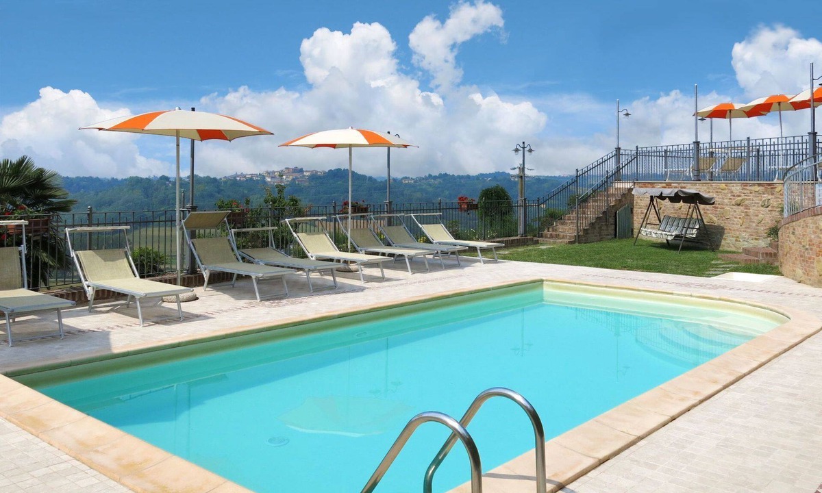 Cossombrato Apartment | Lovely apartment for 4 people with WIFI, pool, TV, patio and pets allowed