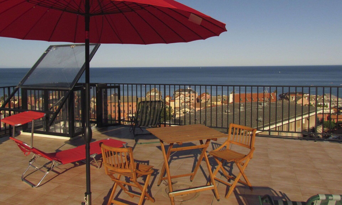 Laigueglia Apartment | Lovely apartment for 6 people with A/C, WIFI, terrace, pets allowed and panoramic view