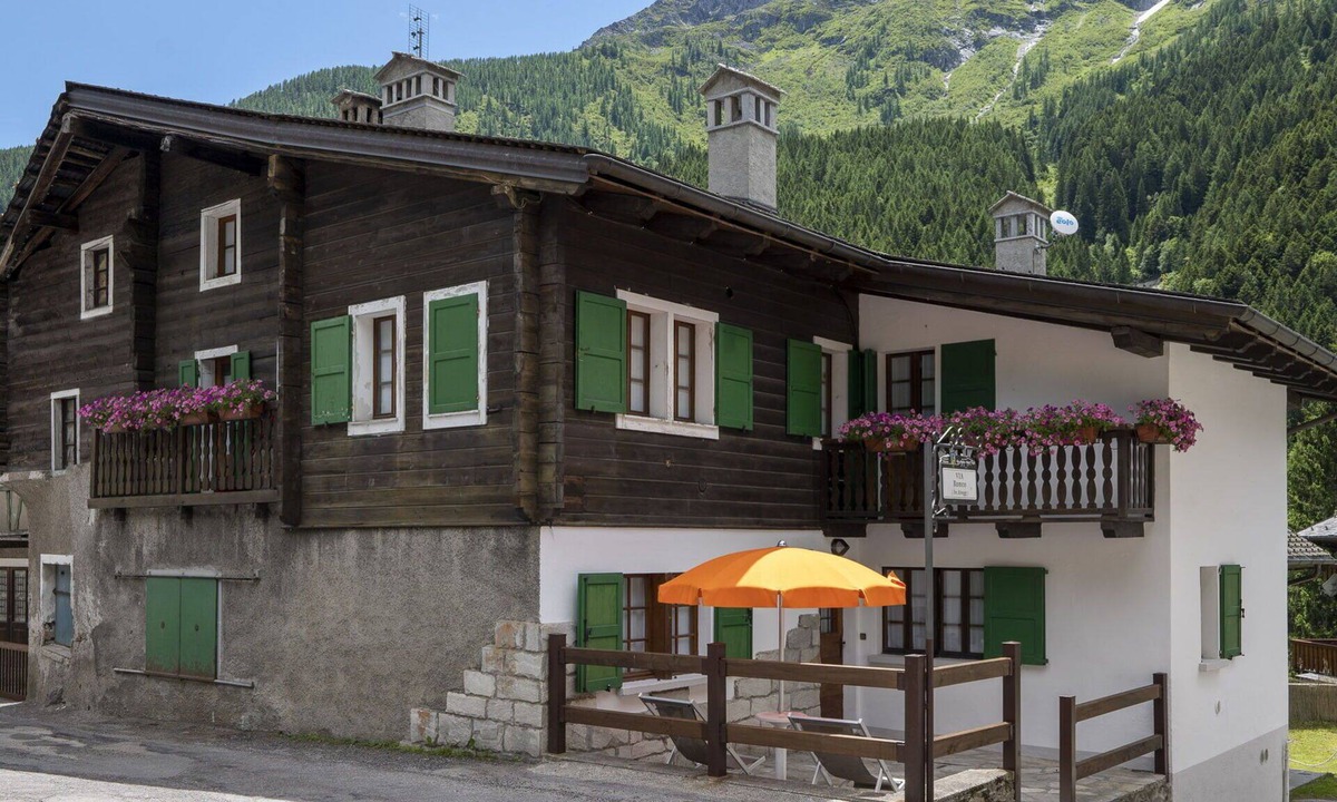 Macugnaga Apartment | Lovely apartment for 2 guests with TV, pets allowed and panoramic view
