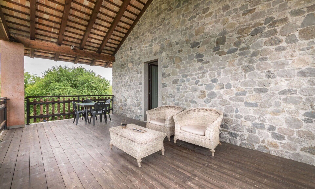 Povoletto House | Lovely apartment in villa for 4 guests with pool, A/C, WIFI, TV, terrace and pets allowed
