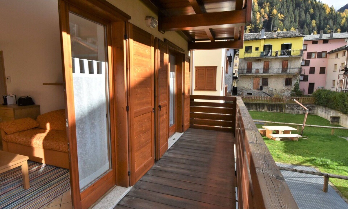 Campodolcino Apartment | Lovely apartment for 4 guests with WIFI, TV, terrace and pets allowed