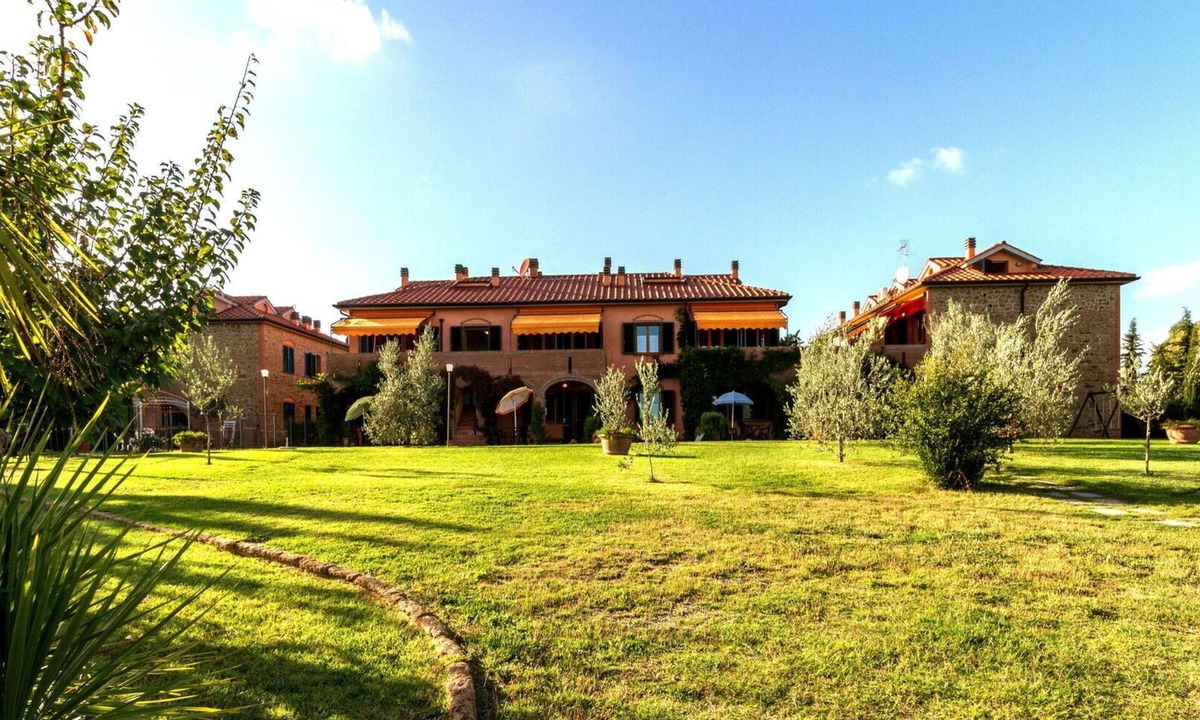 Sughera Apartment | Lovely apartment with pool, WIFI, A/C, TV, patio and panoramic view, close to San Gimignano
