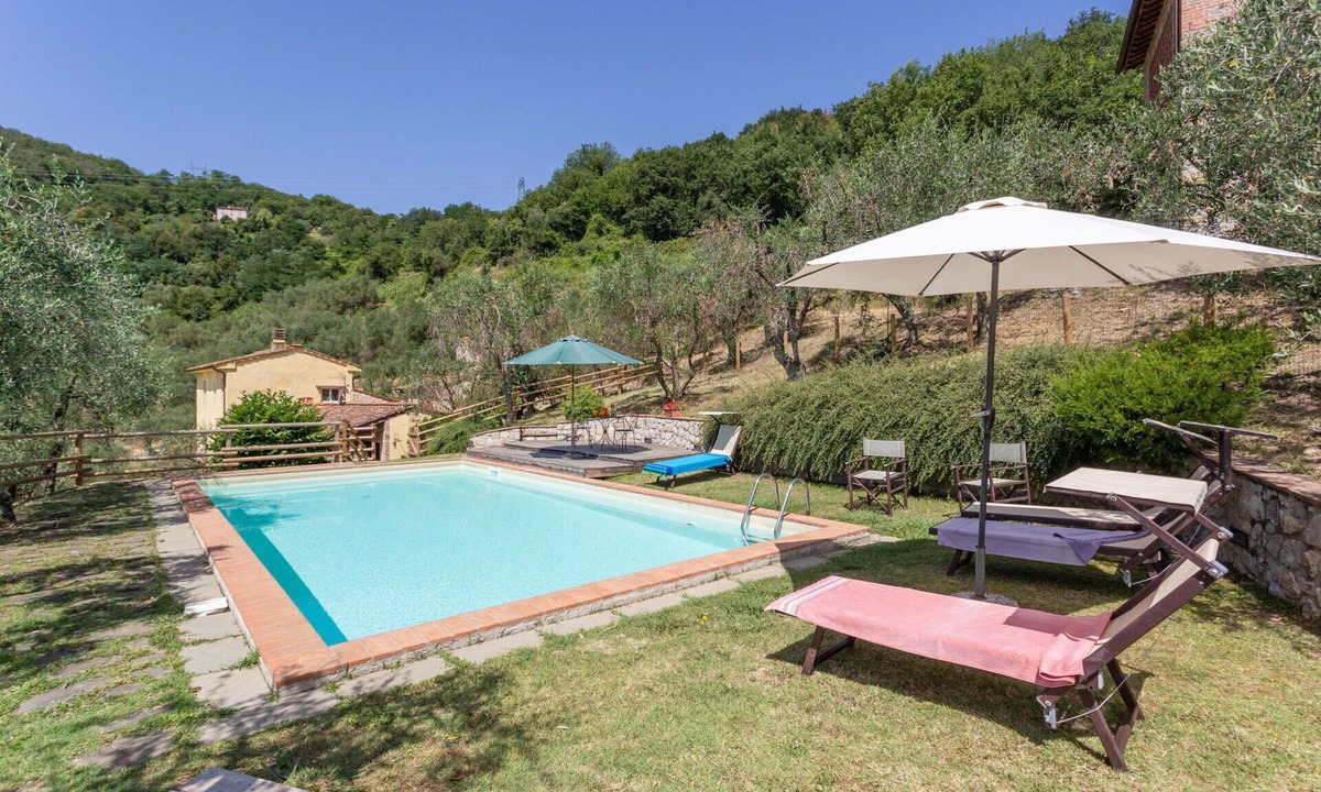 Gugliano Villa | Lovely apartment in villa with pool, WIFI, TV, patio and pets allowed, close to Lucca