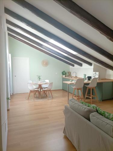 Gorizia Apartment | Loving My Rooms 1 - Deliziosa Mansarda in Centro