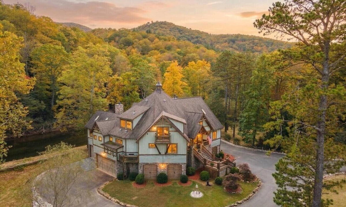 Burnsville House | Luxe Riverfront Escape with Panoramic Mountain Views + Pickleball Court