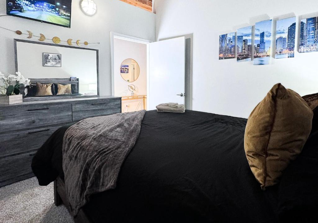 Near South Side Apartment | Luxéry Stay Chicago - Themed Units! Close to Downtown, McCormick Place & Wintrust Arena