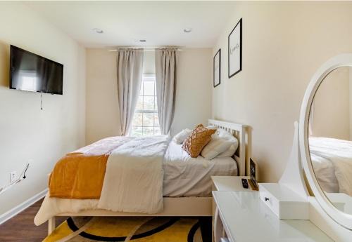 Northeast House | Luxurious and Peaceful Room in Washington DC