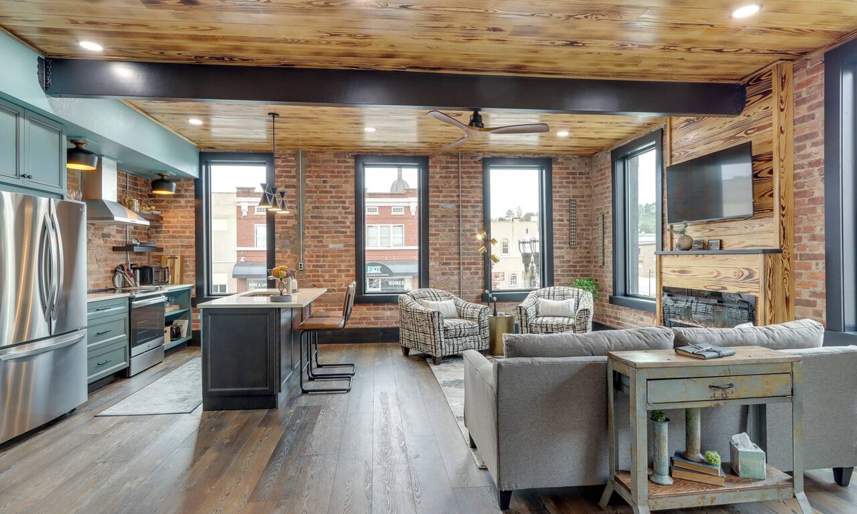 Murphy Apartment | Luxurious Downtown Murphy Vacation Rental Loft!