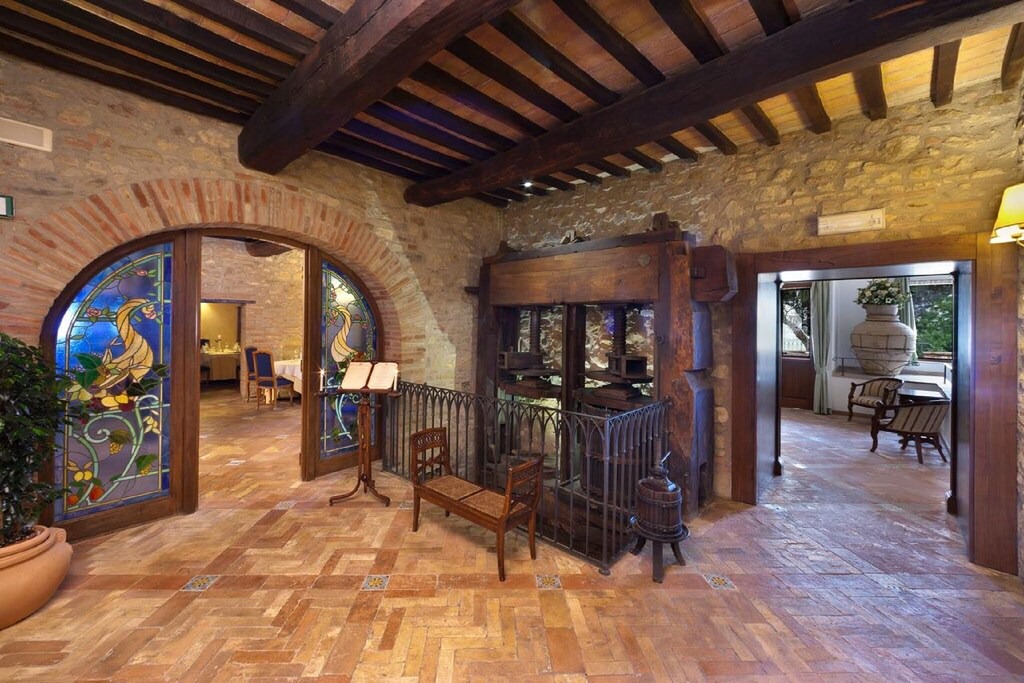 Canalicchio House | Luxurious Holiday Home in Collazzone with Swimming Pool