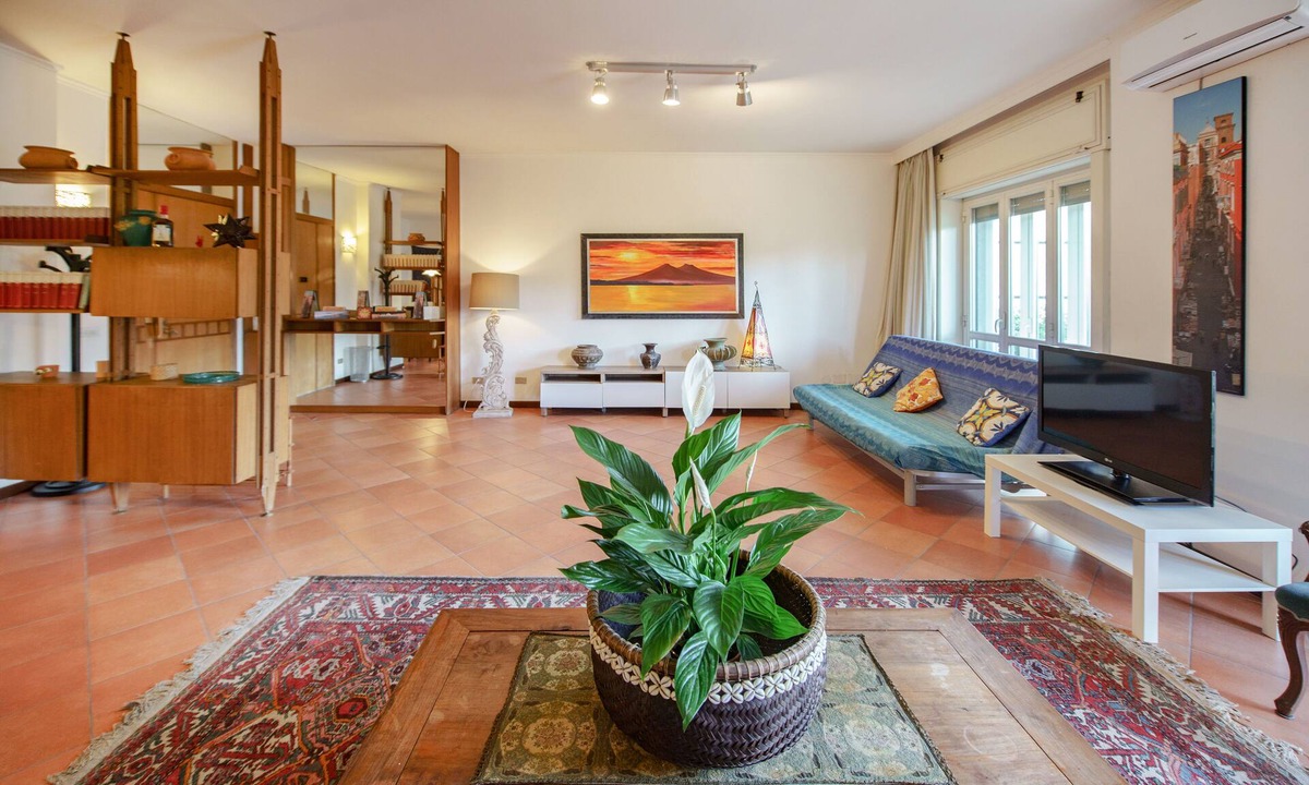 Naples City Centre Apartment | LUXURY CIUCIU, 2B-2B, in HISTORIC CENTER with ELEVATOR and GARAGE