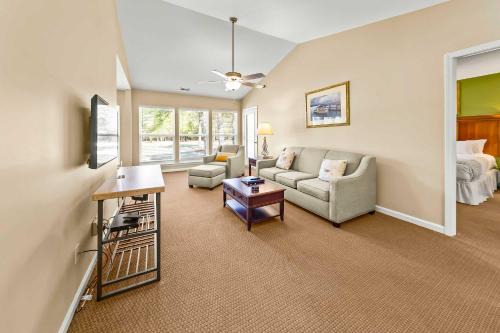 Fairfield Harbour House | Luxury Condo with Golf Course Views Pools & Resort Access