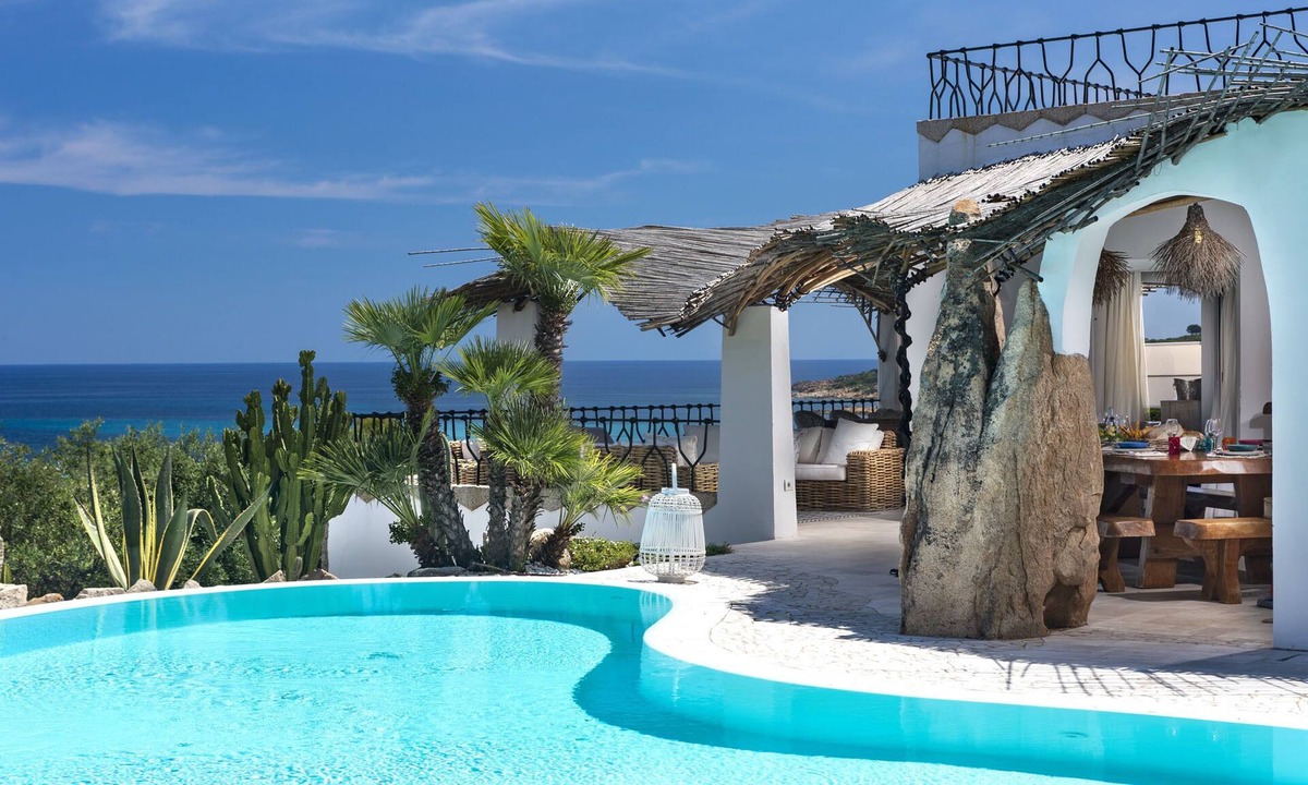 Luddui Villa | Luxury Front Beach - VILLA IRIS
