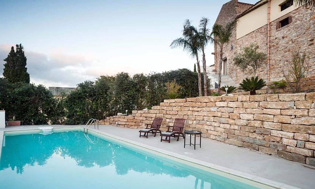 Buseto Palizzolo House | Luxury Holiday Home in Buseto Palizzolo with Swimming Pool