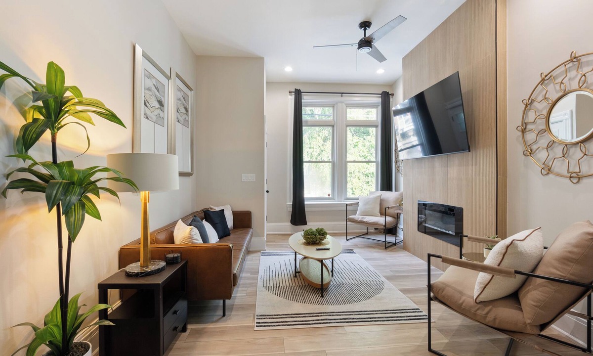 Mount Auburn House | Luxury stay in a 3-bedroom townhome in Cincinnati, OH