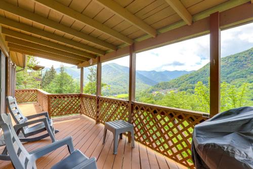 Valley Creek Run House | Maggie Valley Mountain Escape w/Fireplace & Deck!