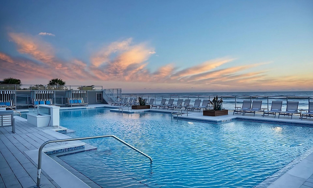 East Daytona Hotel | Making The Best Memories Along The Way! Beachfront Location, Outdoor Pool!