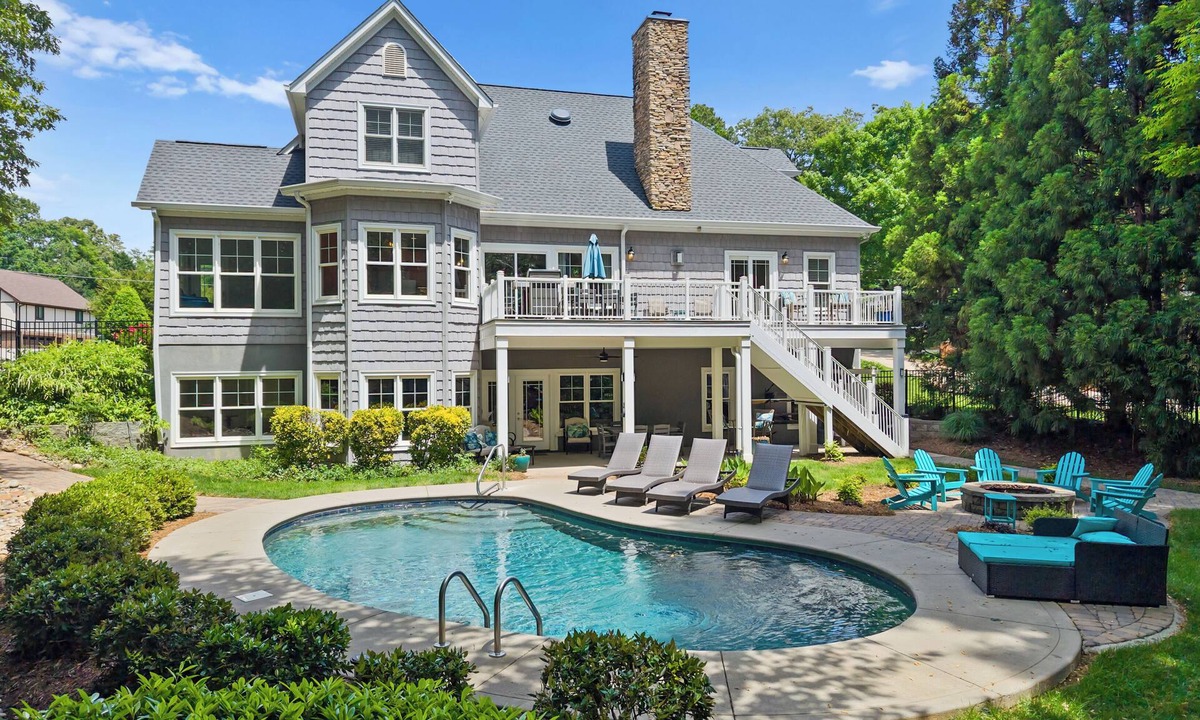 Westport Villa | Making Waves by AvantStay | Sleeps 20 + Pool