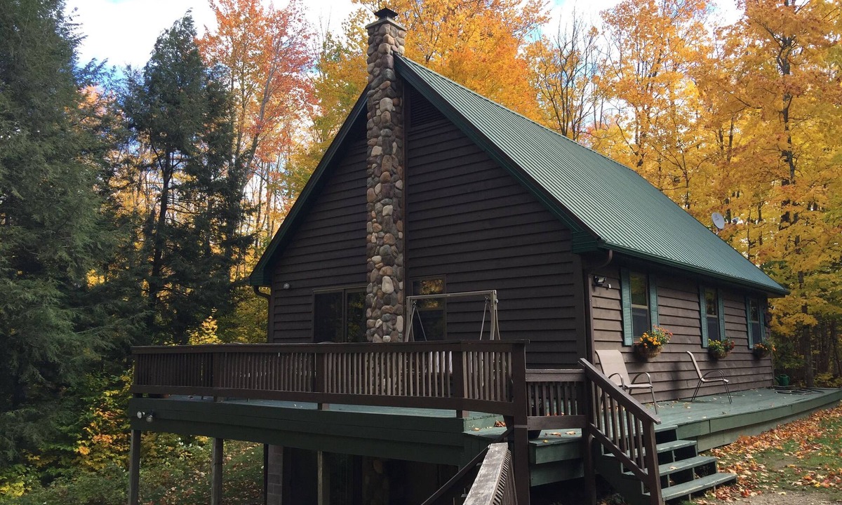 Wetmore Cabin | Maple Ridge Cabin – Private Forest Retreat Near Pictured Rocks Sleeps 12