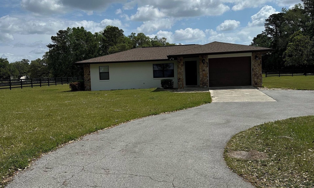 Fellowship House | Marvelous 3-bedroom house located on a horse farm in Ocala minutes from WEC